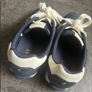 Size 9 Blue Guess Sneakers